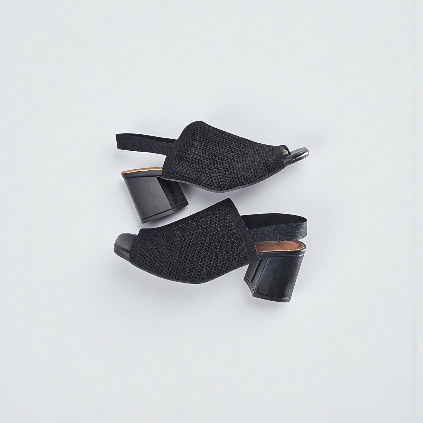 Talons slingback noirs à bout ouvert