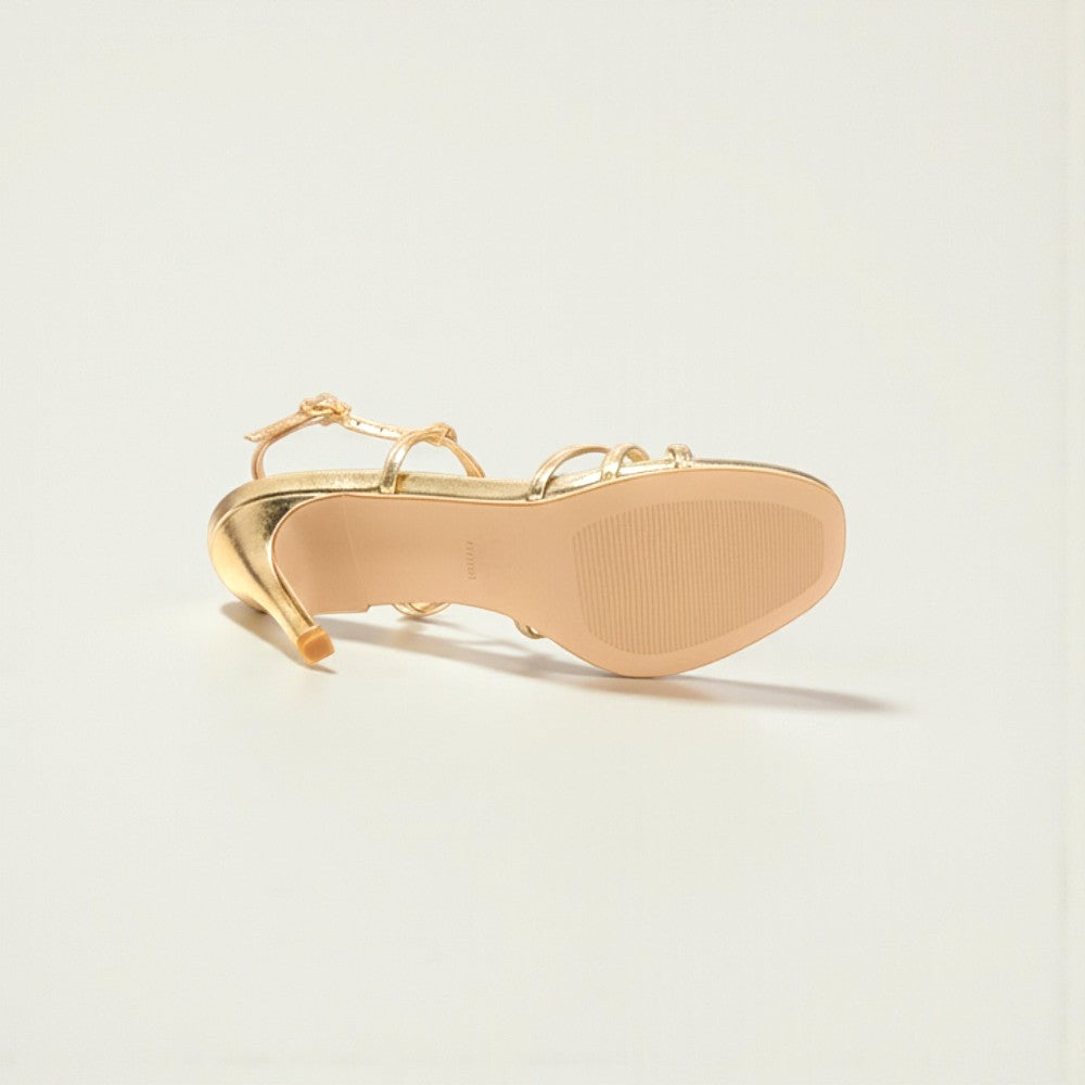 Chaussures dorées élégantes