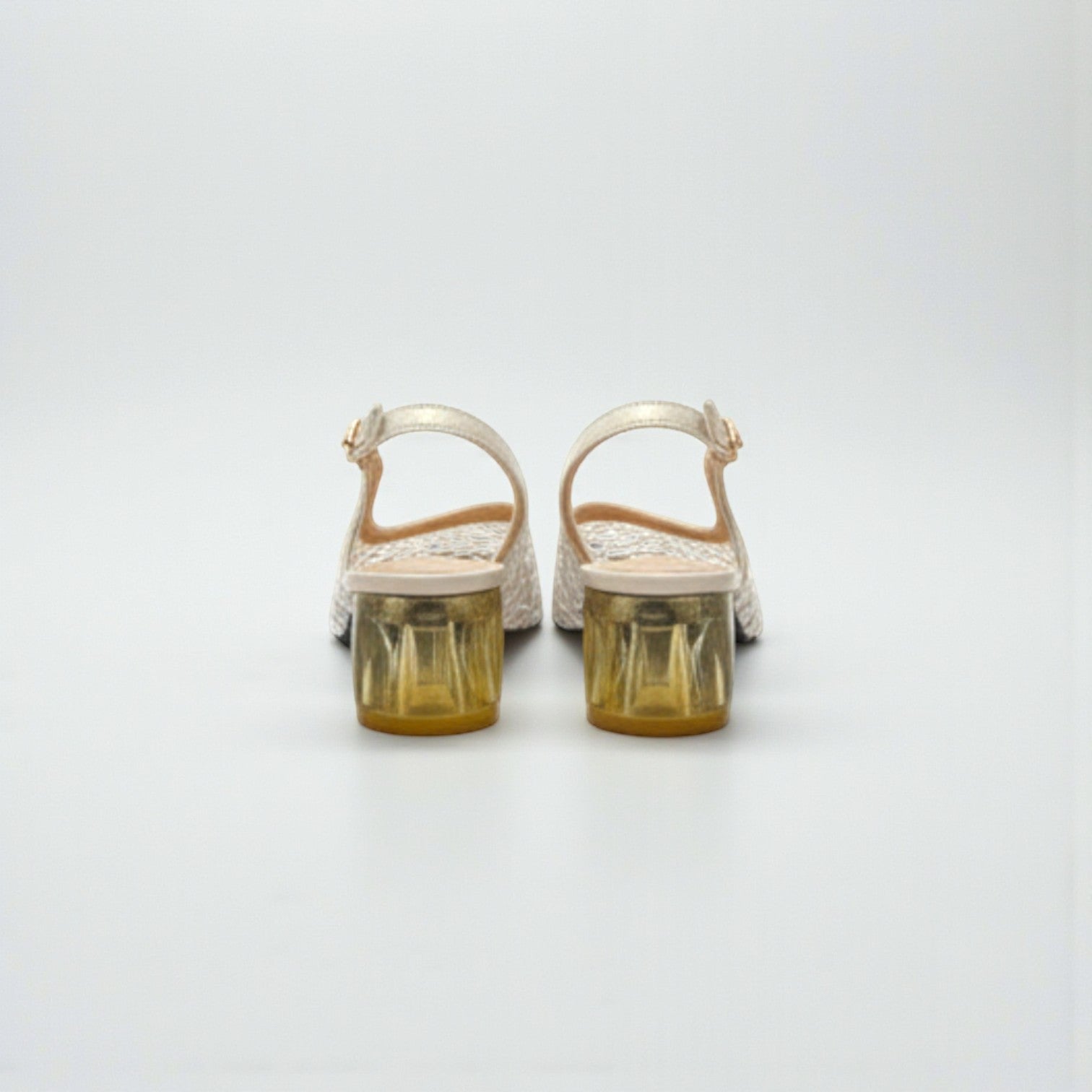 Talons avec brides arrières ajustables