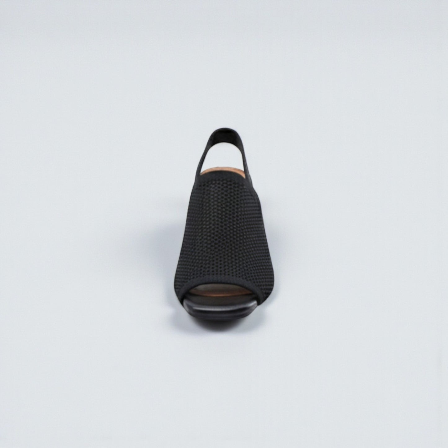 Escarpins noirs ouverts à l’arrière