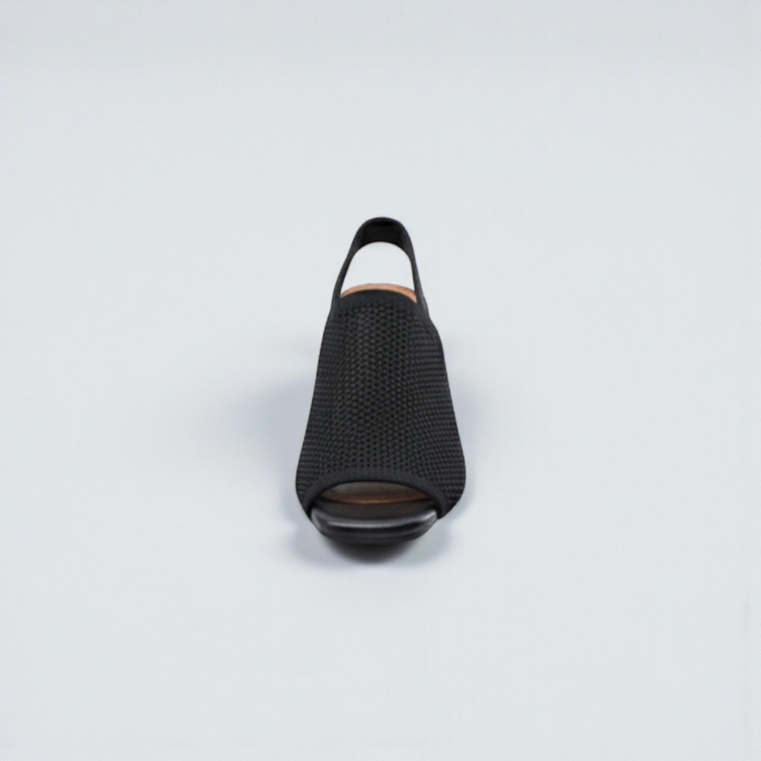 Escarpins noirs ouverts à l’arrière