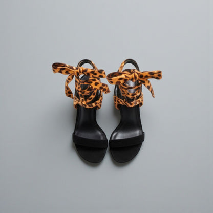 Chaussures à talons nouées élégantes