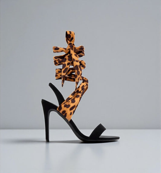 Sandales à talons avec brides nouées